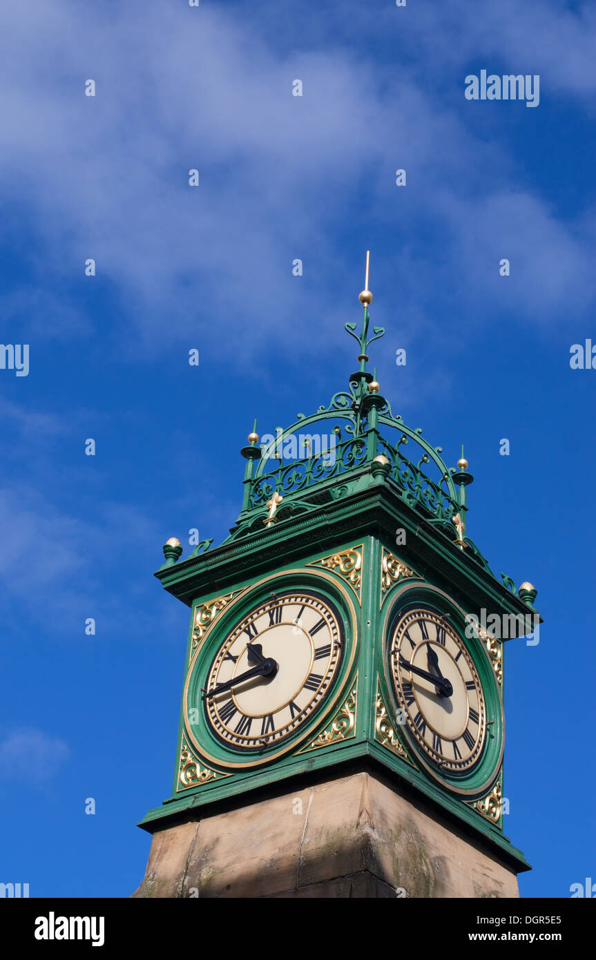 La reine Victoria's Golden Jubilee tour de l'horloge dans l'Otley place du marché , Yorkshire, Angleterre, Royaume-Uni Banque D'Images