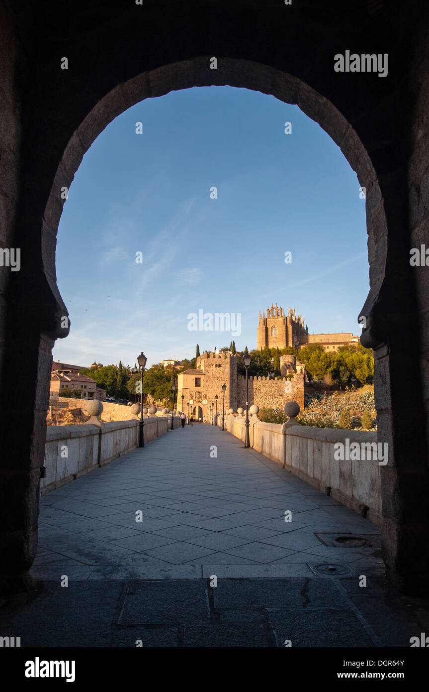 Puente de San Martin, Tolède, Castille la Manche, Espagne Banque D'Images