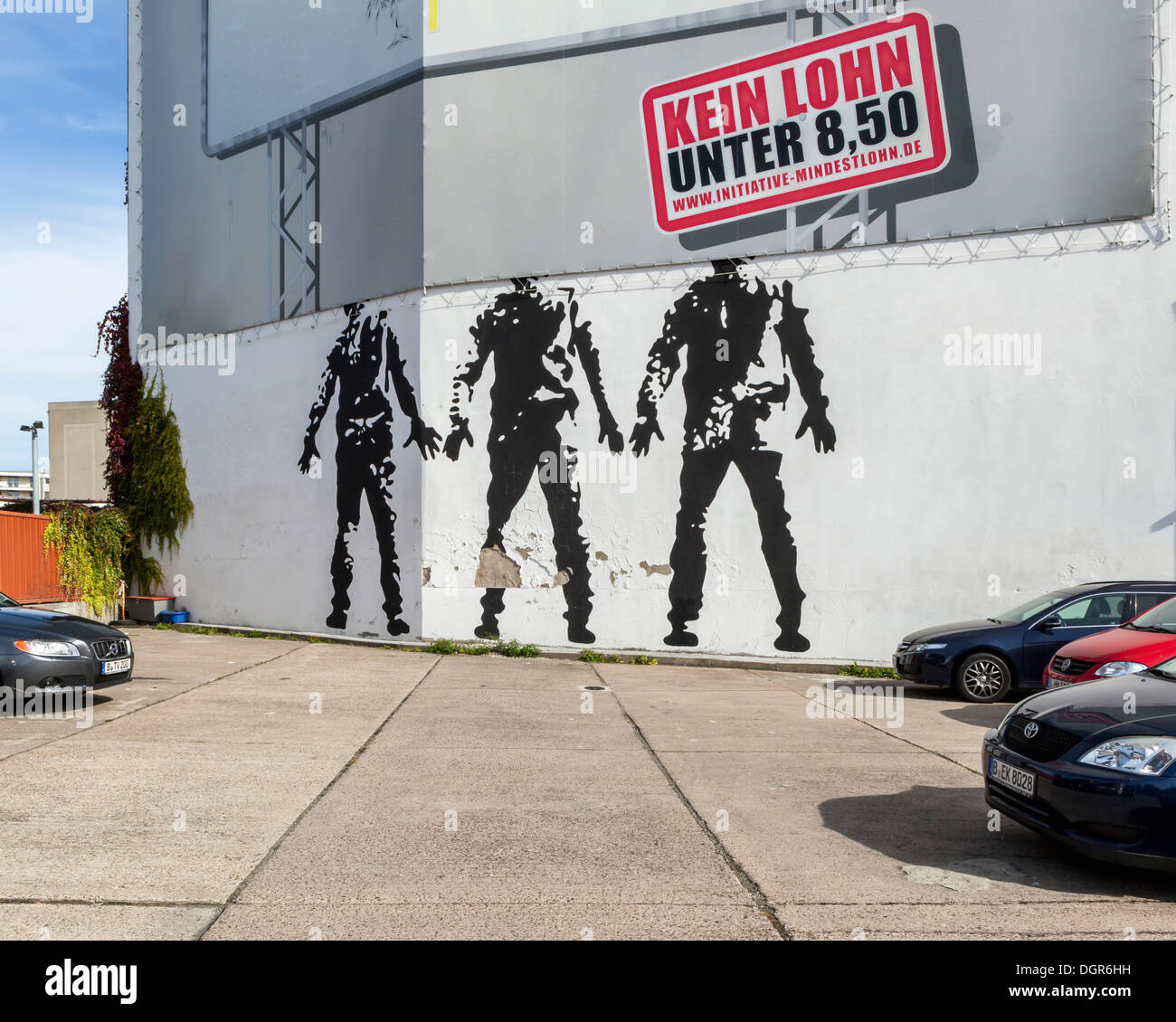 Salaire minimum politique 'l'affiche aucun salaire 8,50 euros' et trois hommes sans tête mural - Berlin Banque D'Images