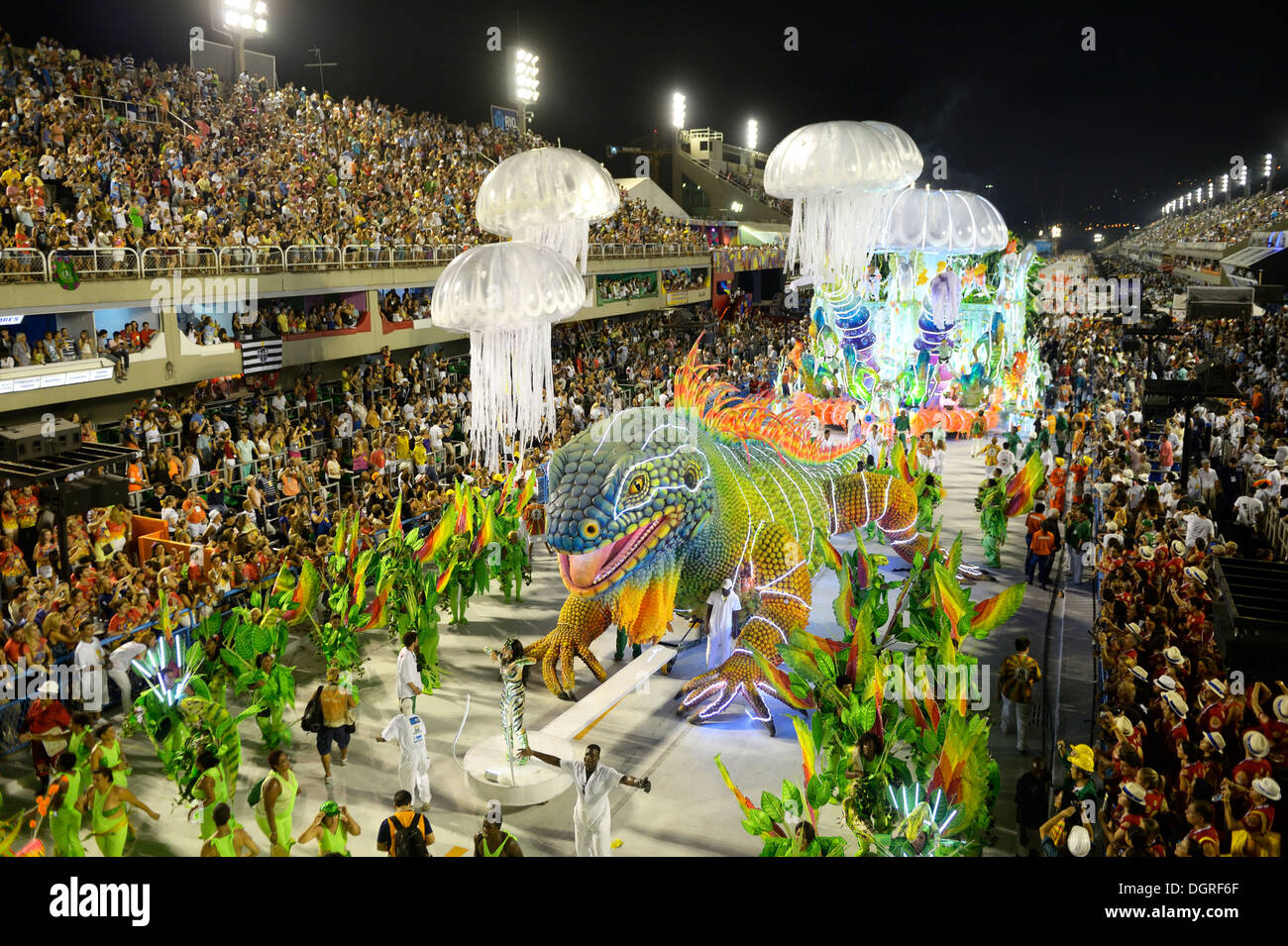 Brasil, Rio de Janeiro, le Carnaval des flotteur Academicos do Rio Grande au Sambadromo Banque D'Images