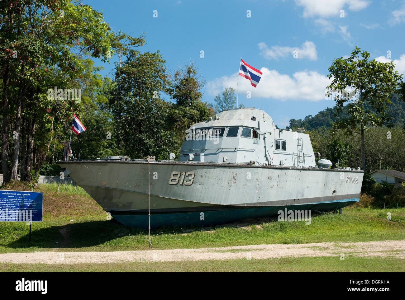 Patrolboat 813 Police, bateau de vitesse, la Garde côtière, lavé à terre par le tsunami le 26 décembre 2004, aujourd'hui Mémorial du tsunami, Khao Lak Banque D'Images
