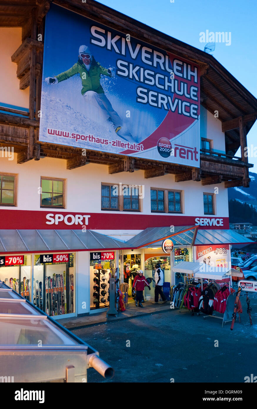 Location de ski Skiverleih Skischule, école de ski, service, poster, Autriche, Europe, Fuegen Banque D'Images