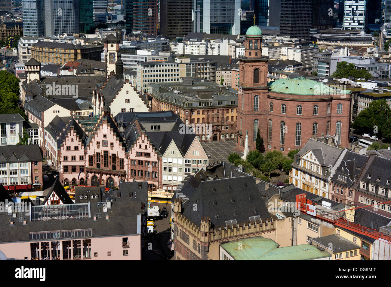 Eglise Saint-Paul, Roemer building à l'avant gauche, Frankfurt am Main, Hesse Banque D'Images