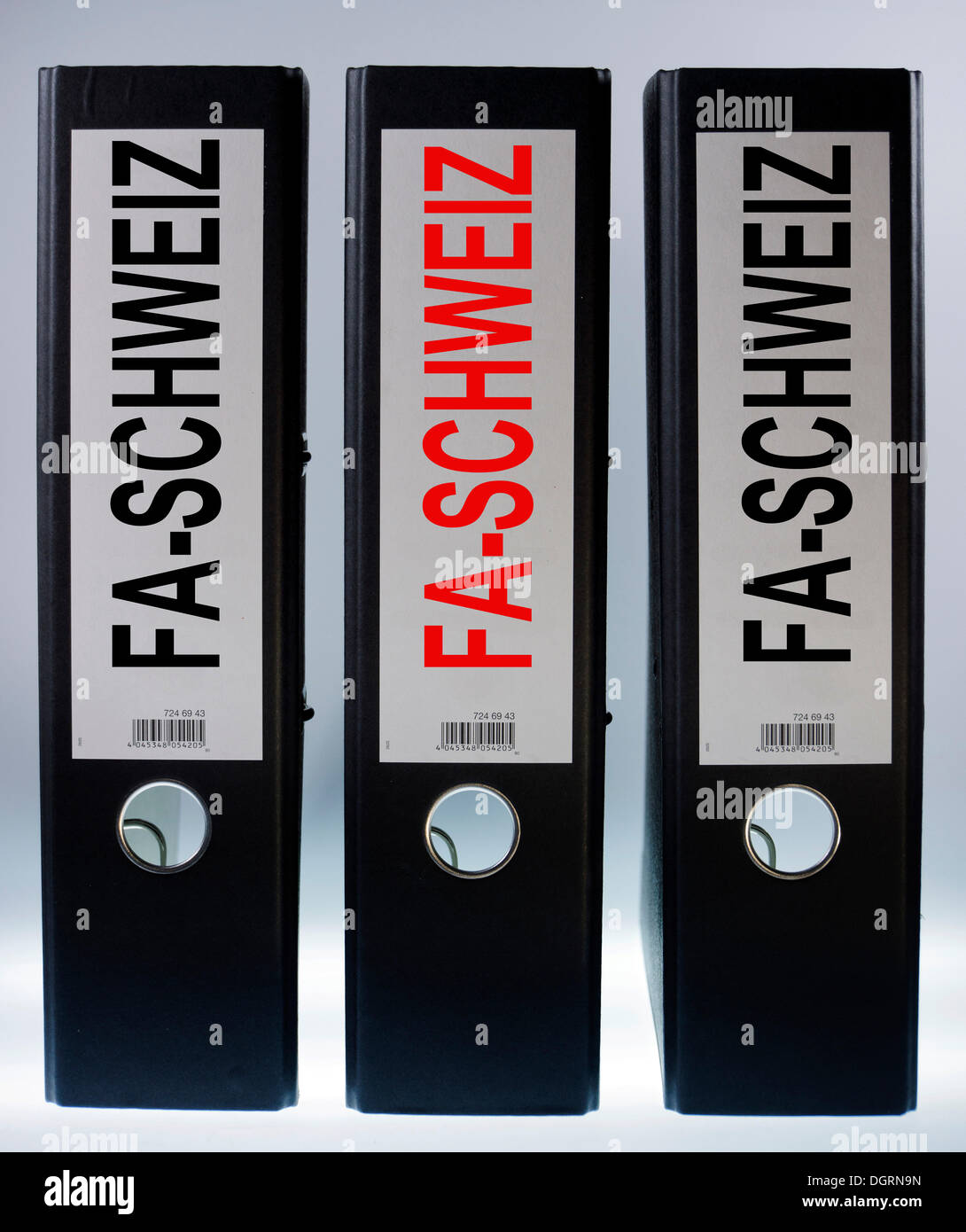 Trois dossiers marqués 'FA-Schweiz', l'allemand pour "swiss tax office' Banque D'Images
