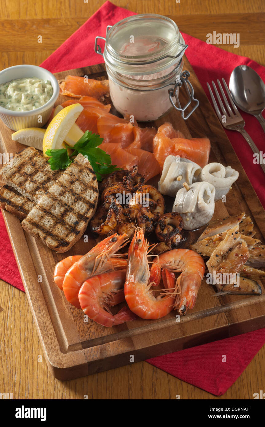 Le partage des fruits de mer plateau. Banque D'Images Le partage des fruits de mer plateau. Banque D'Images