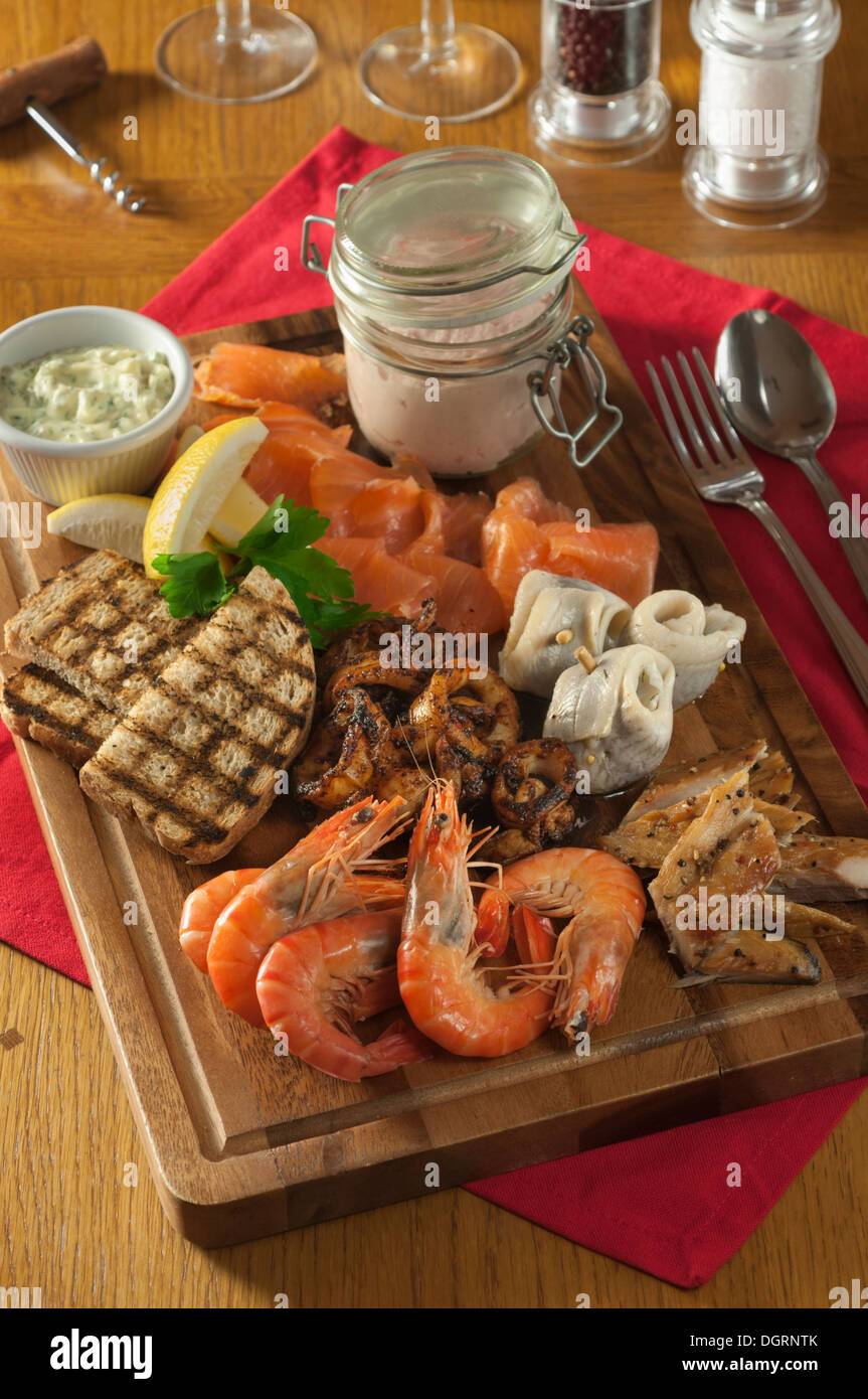 Le partage des fruits de mer plateau. Banque D'Images Le partage des fruits de mer plateau. Banque D'Images