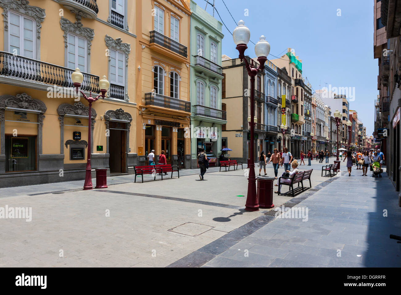 Promenade, vieux bâtiments, rue commerçante, Calle Tirana, centre-ville  historique de Las Palmas, Gran Canaria, Îles Canaries, Espagne Photo Stock  - Alamy