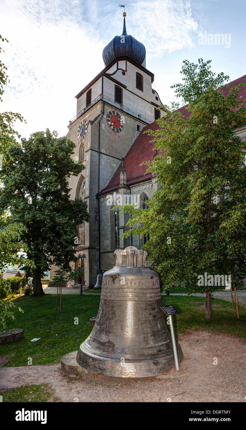 Des cloches de l'Eifel Bell Foundry en face de l'église collégiale de Herrenberg, Bade-Wurtemberg Banque D'Images