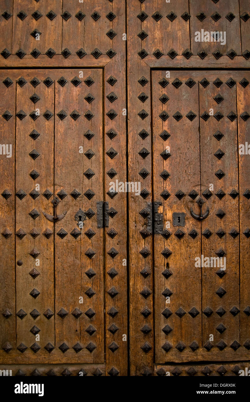 Une porte en bois ancienne détail. L'Europe. Banque D'Images