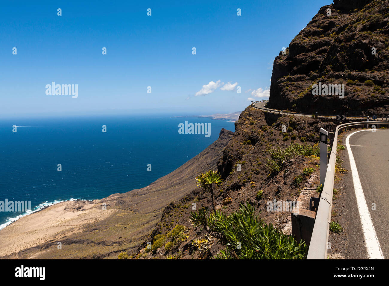 Route côtière sur la côte de falaise, Gran Canaria, Kanarische Inseln, deTirma Casas de San Nicolás, Espagne Banque D'Images