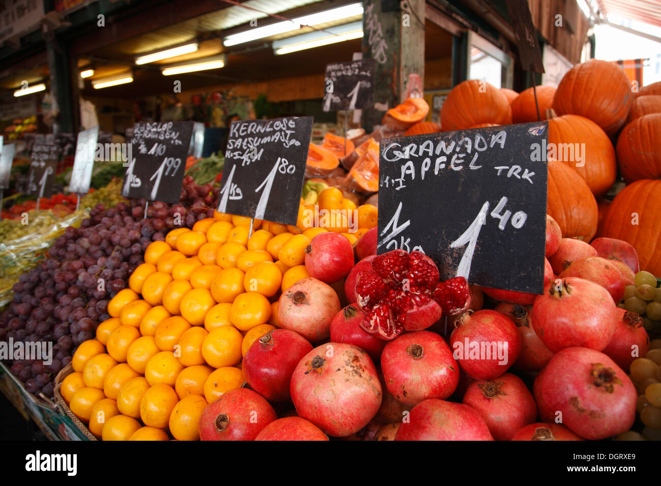 Fruits en vente au décrochage Naschmarkt, Vienne, Autriche, Europe Banque D'Images