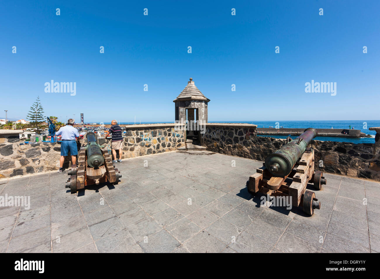 Vieux canon sur la forteresse de la Plaza Europa, Puerto de la Cruz, Tenerife, Canaries, Espagne Banque D'Images