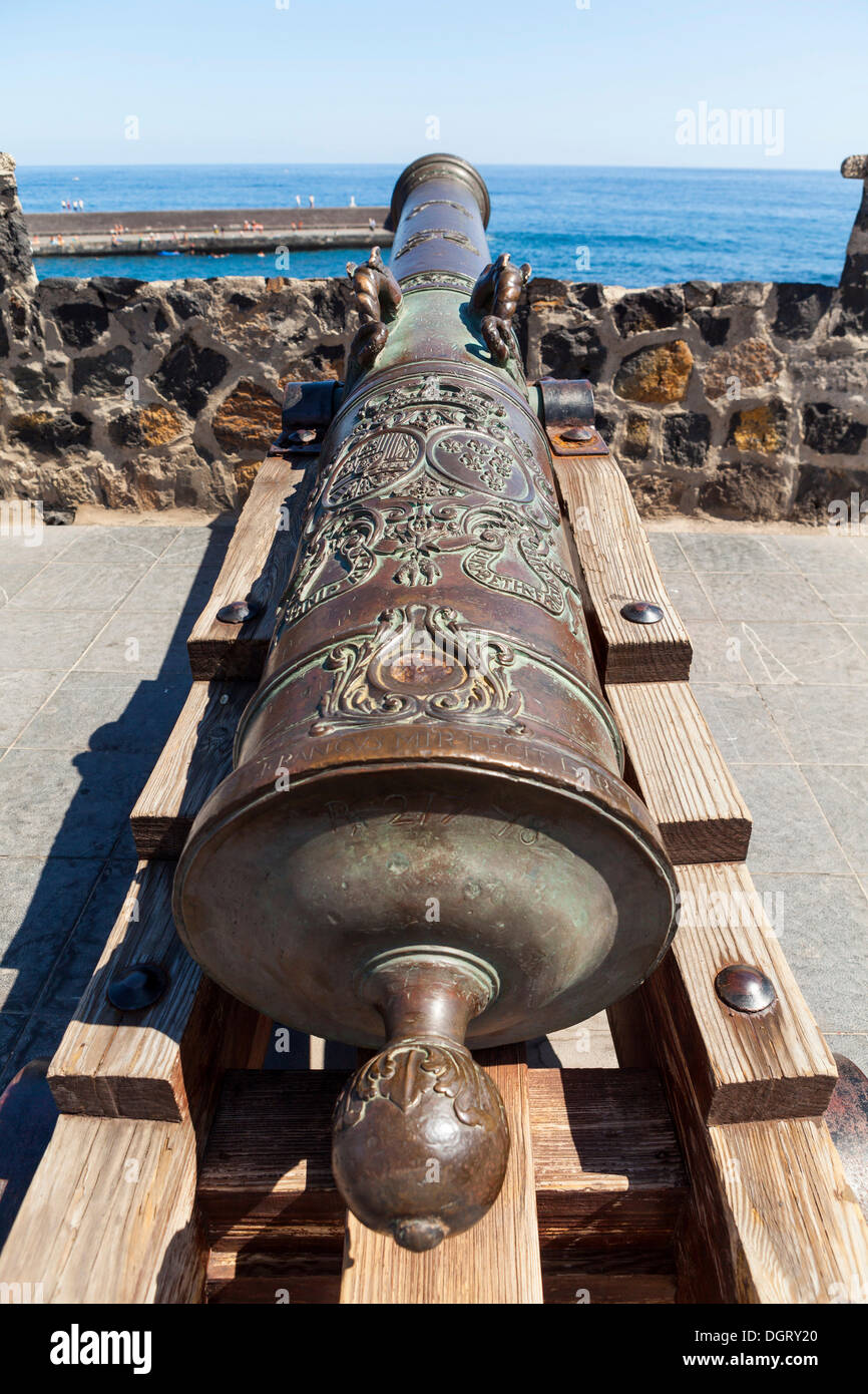 Vieux canon sur la forteresse de la Plaza Europa, Puerto de la Cruz, Tenerife, Canaries, Espagne Banque D'Images