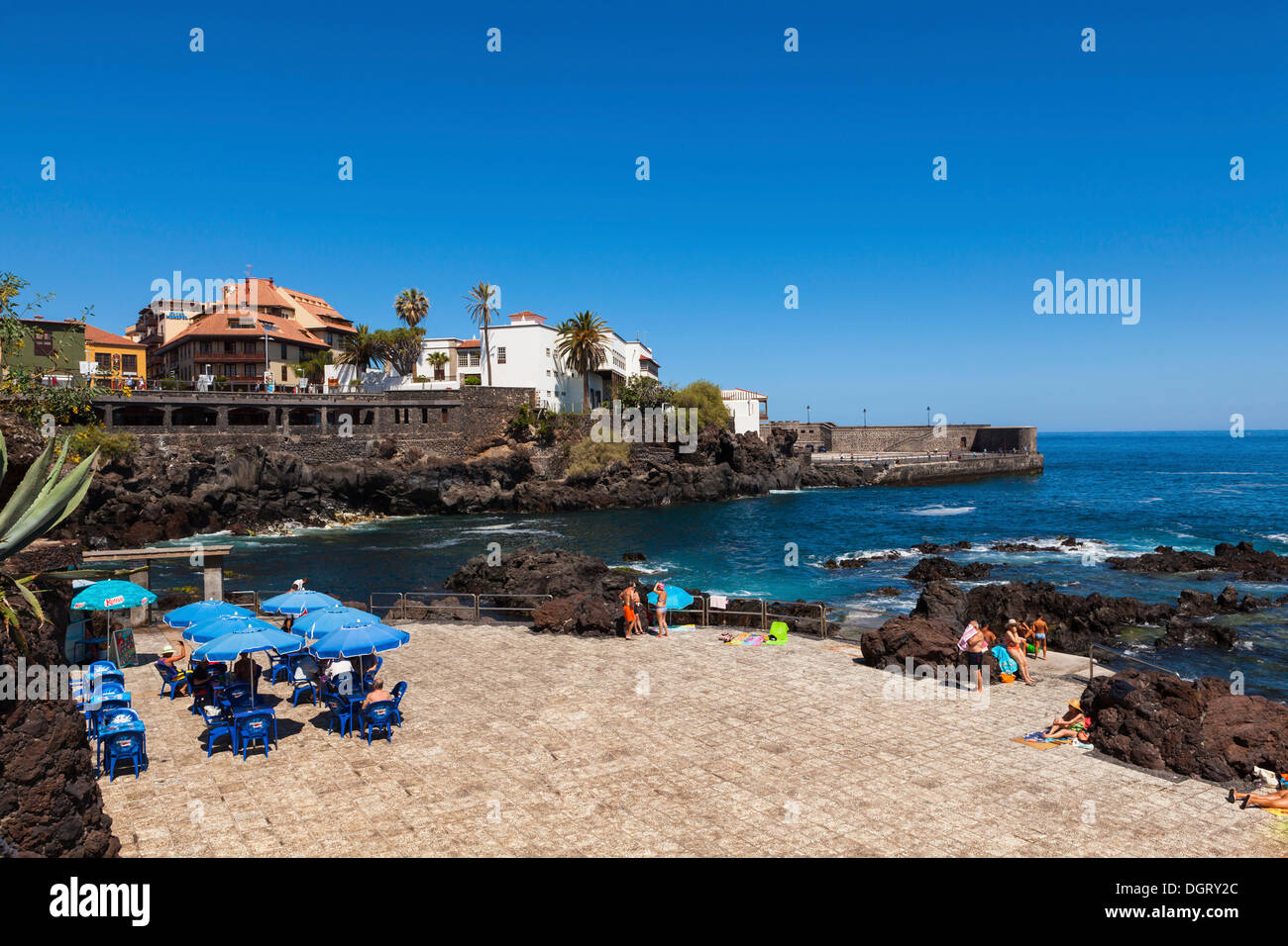 Promenade au bord de l'eau, Puerto de la Cruz, San Telmo, Puerto De La Cruz, Tenerife, Canaries, Espagne Banque D'Images