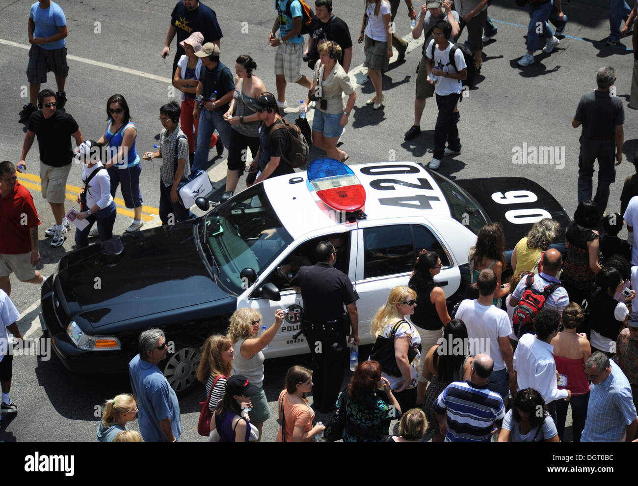 Voiture de police fonctionnant à un film d'une remise de prix à Hollywood, Californie, USA Banque D'Images