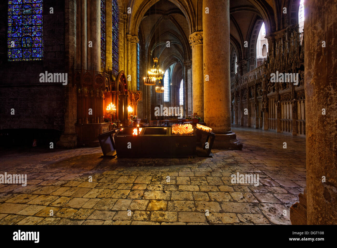 La cathédrale de Chartres, Notre Dame du pilier, bougies, Chartres, région Ile de France, France, Europe Banque D'Images