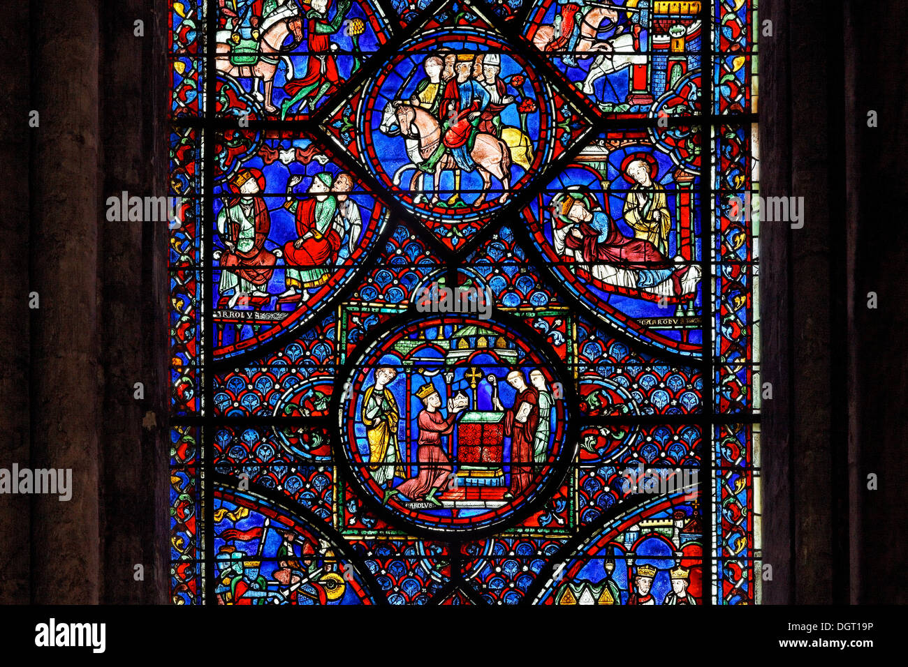 La cathédrale de Chartres, soins ambulatoires, fenêtre de Charles le Grand avec le voyage à Jérusalem et l'expédition d'Espagne Banque D'Images