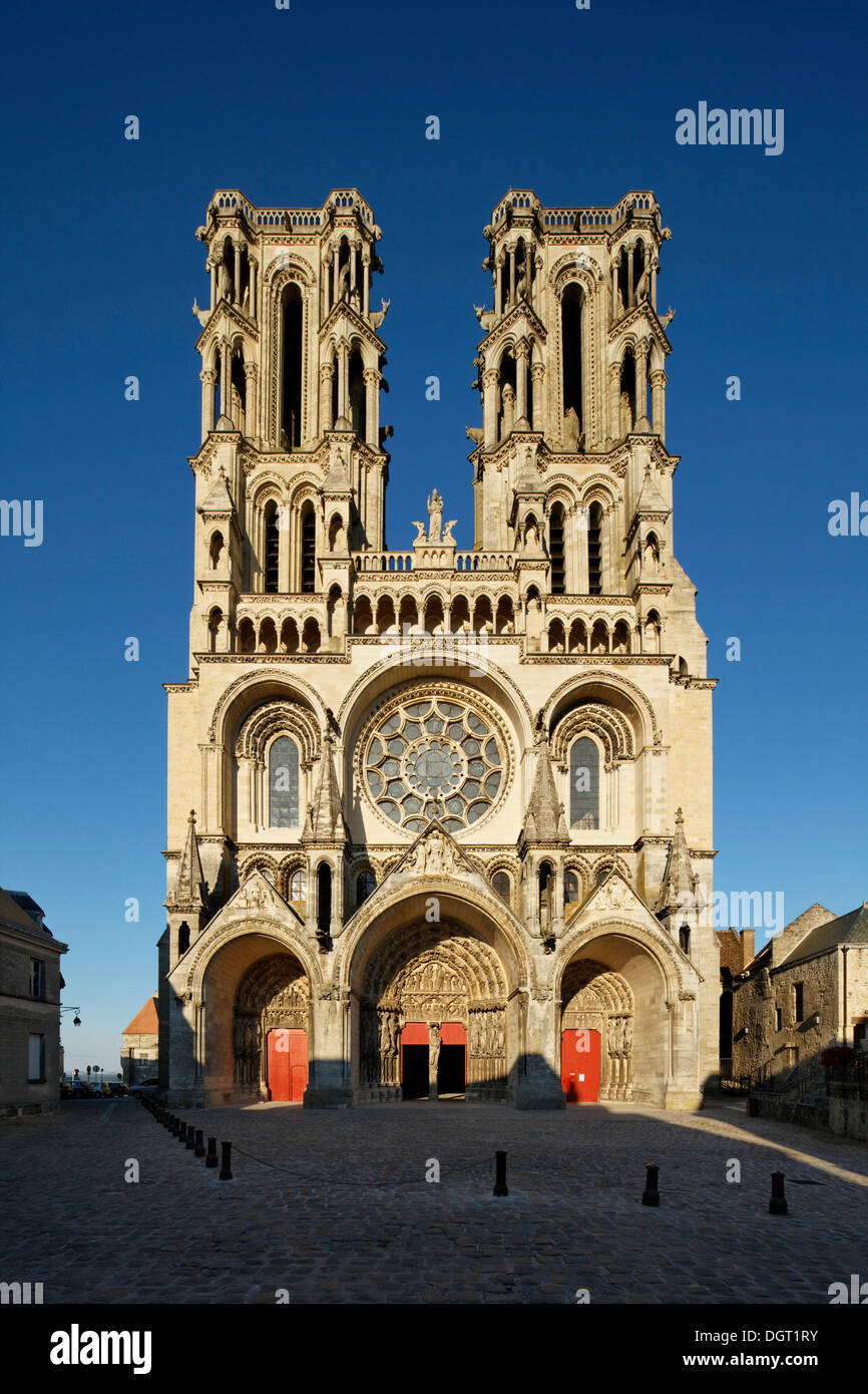 La Cathédrale de Laon, façade ouest, Laon, Via Francigena, une ancienne route de France à Rome, département de l'Aisne, Picardie Banque D'Images