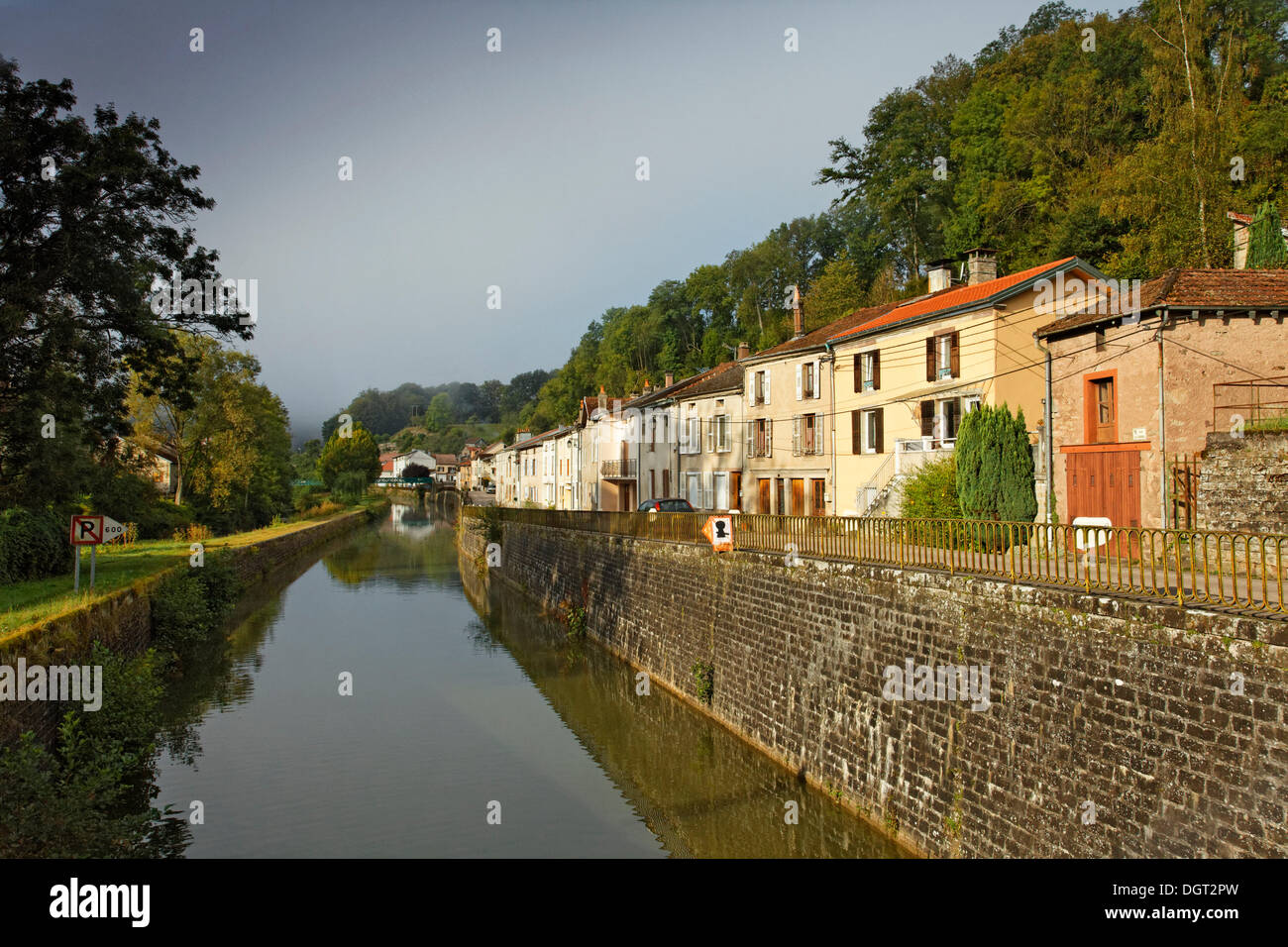 Canal des Vosges, anciennement Canal de l&# 39;Est, Fontenoy-le-Château, Epinal, Lorraine, Département Vosges, France Banque D'Images