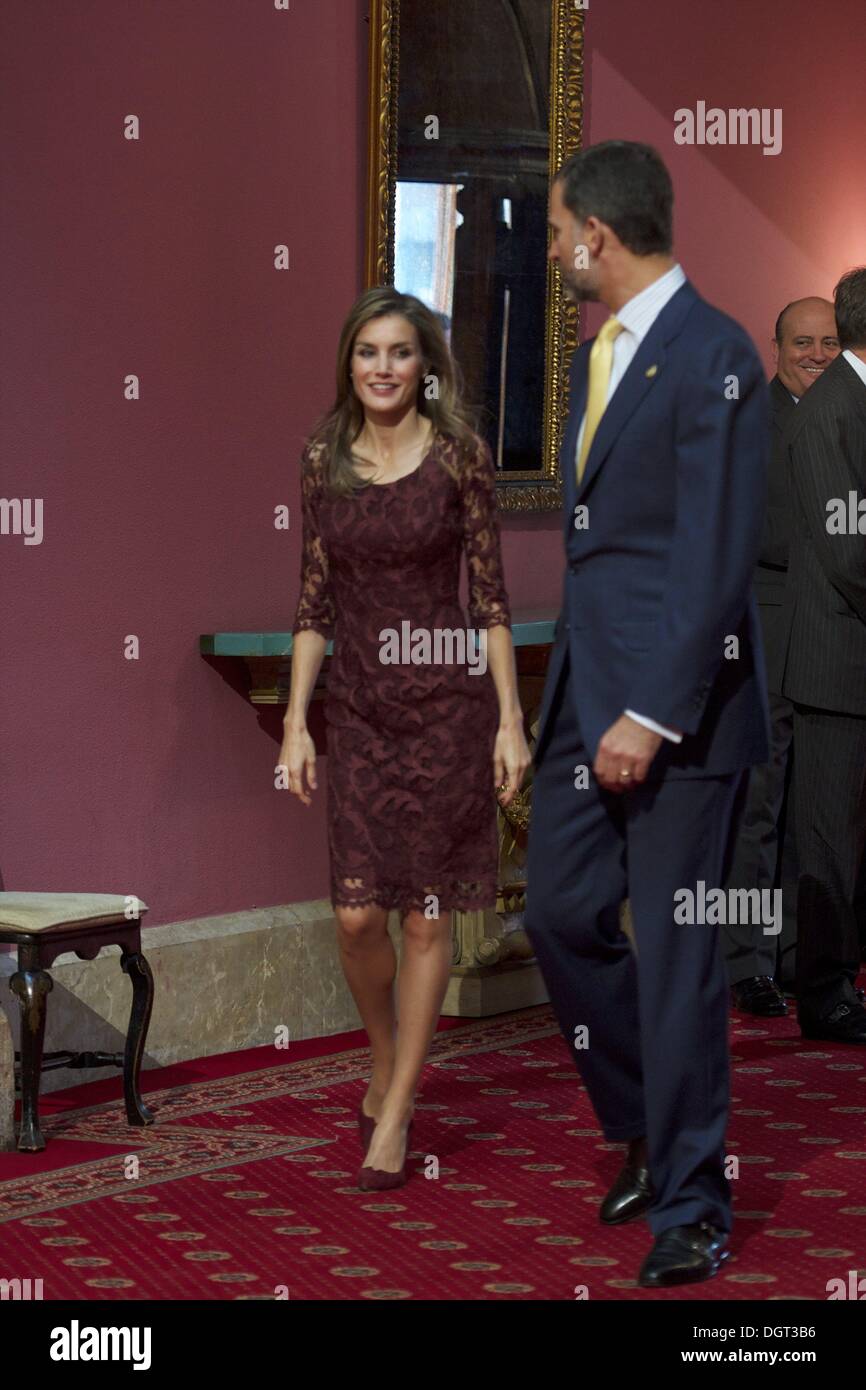 Oviedo, Espagne. 25 octobre, 2013. Le Prince Felipe d'Espagne et de la princesse Letizia d'Espagne assister à l'édition 2012 des lauréats du Prix du Prince des Asturies à l'hôtel Reconquista le 25 octobre 2013 à Oviedo, Espagne Crédit : Jack Abuin/ZUMAPRESS.com/Alamy Live News Banque D'Images