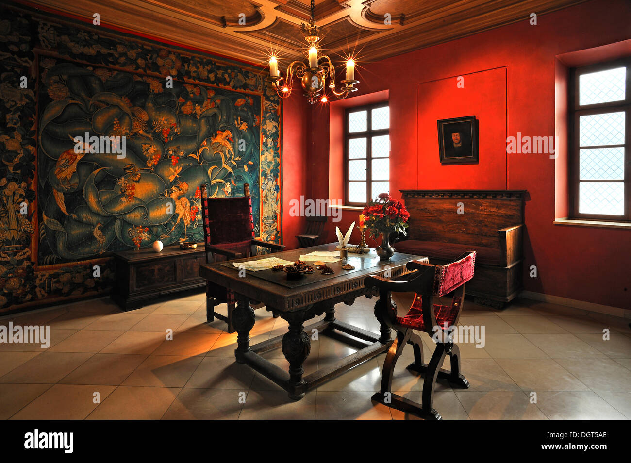 Salle de réception, fin du 16e siècle, le néerlandais avec les épices, la table de produits de l'époque, à gauche, à partir de 1570 à partir de la tapisserie néerlandais Banque D'Images