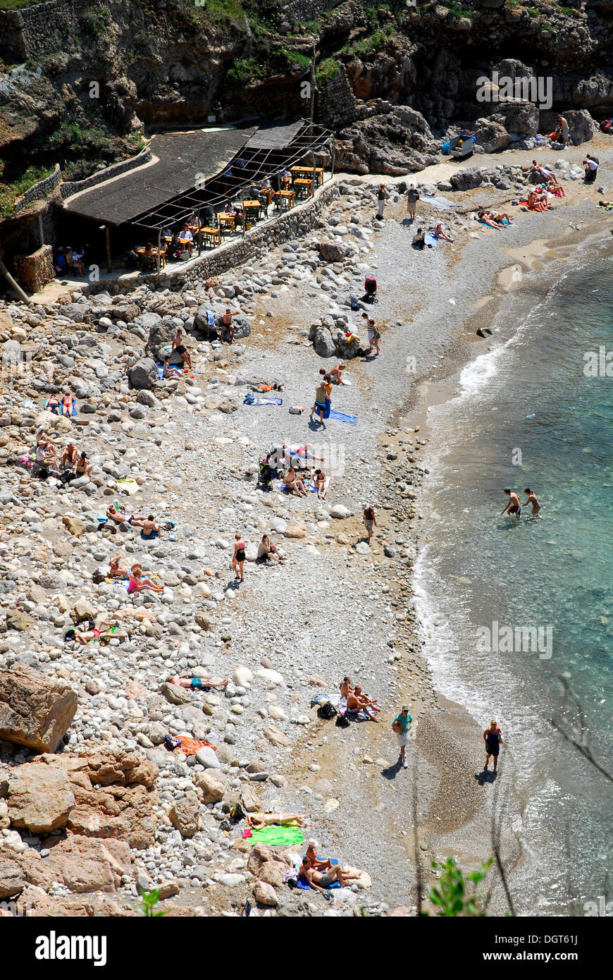 Plage, playa dans la baie de Cala de Deia, Mallorca, Majorque, Îles Baléares, Mer Méditerranée, Espagne, Europe Banque D'Images