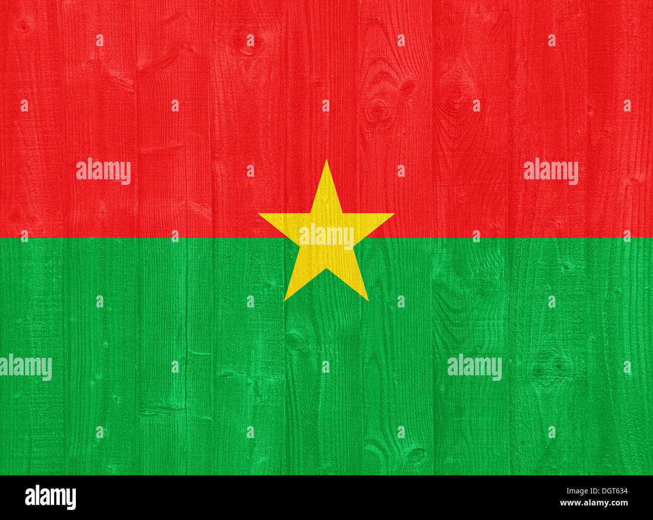 Superbe drapeau Burkina Faso peinte sur une planche en bois texture Banque D'Images