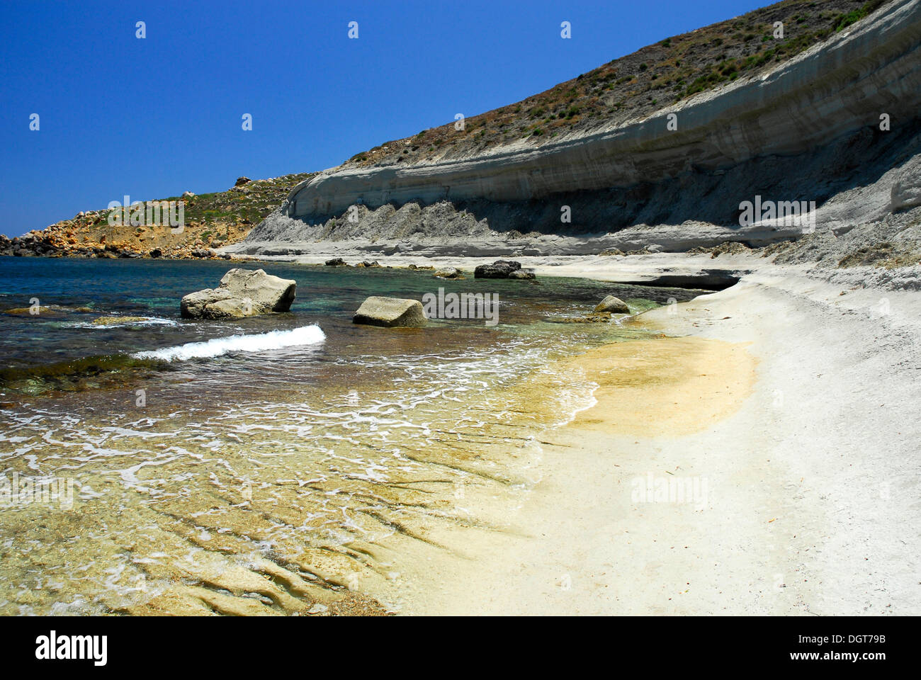 Côte Rocheuse, la baie de Marsalforn, Marsalforn, île de Gozo, Malte, mer Méditerranée, Europe Banque D'Images