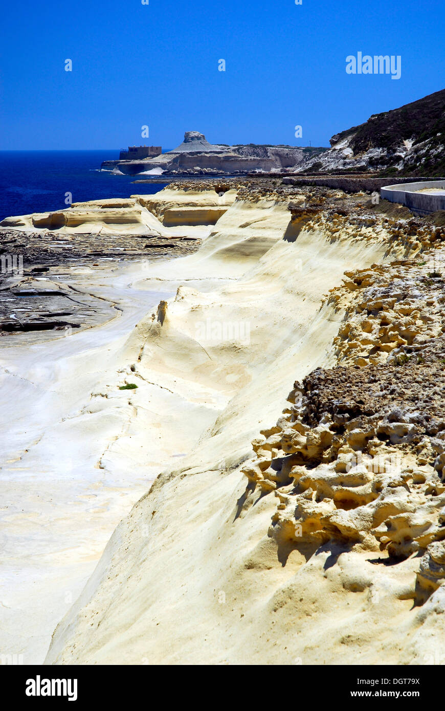 Côte Rocheuse, Xwejni Bay, Marsalforn, Gozo Island, République de Malte, mer Méditerranée, Europe Banque D'Images