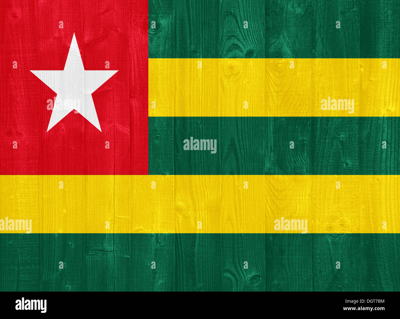 Drapeau Togo magnifique peint sur une planche en bois texture Banque D'Images