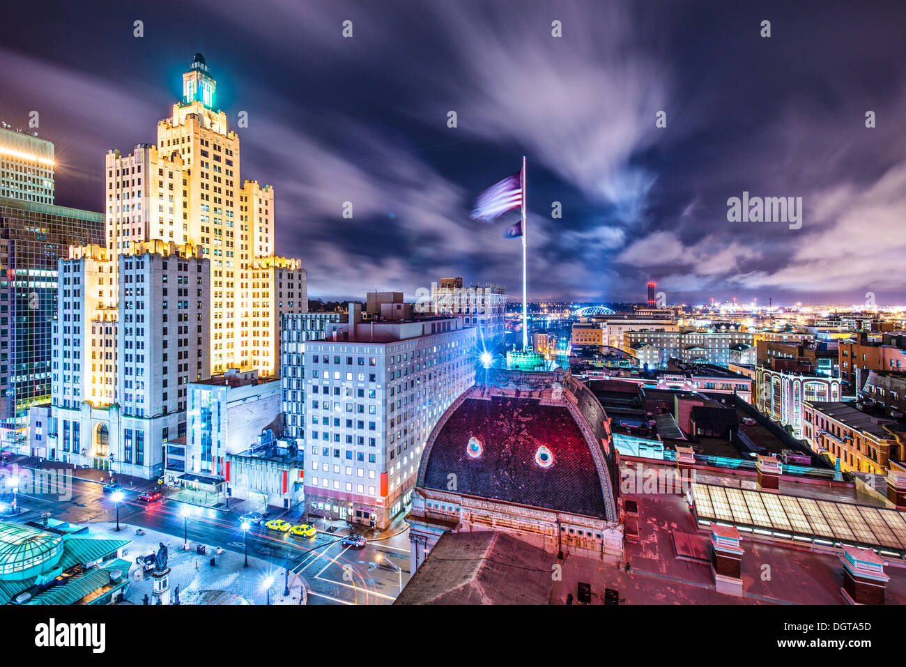 Providence, Rhode Island centre-ville paysage urbain vu de derrière l'hôtel de ville. Banque D'Images