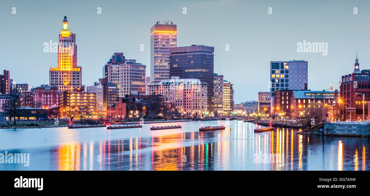 Providence, Rhode Island centre-ville paysage urbain Vue de dessus la Providence River. Banque D'Images