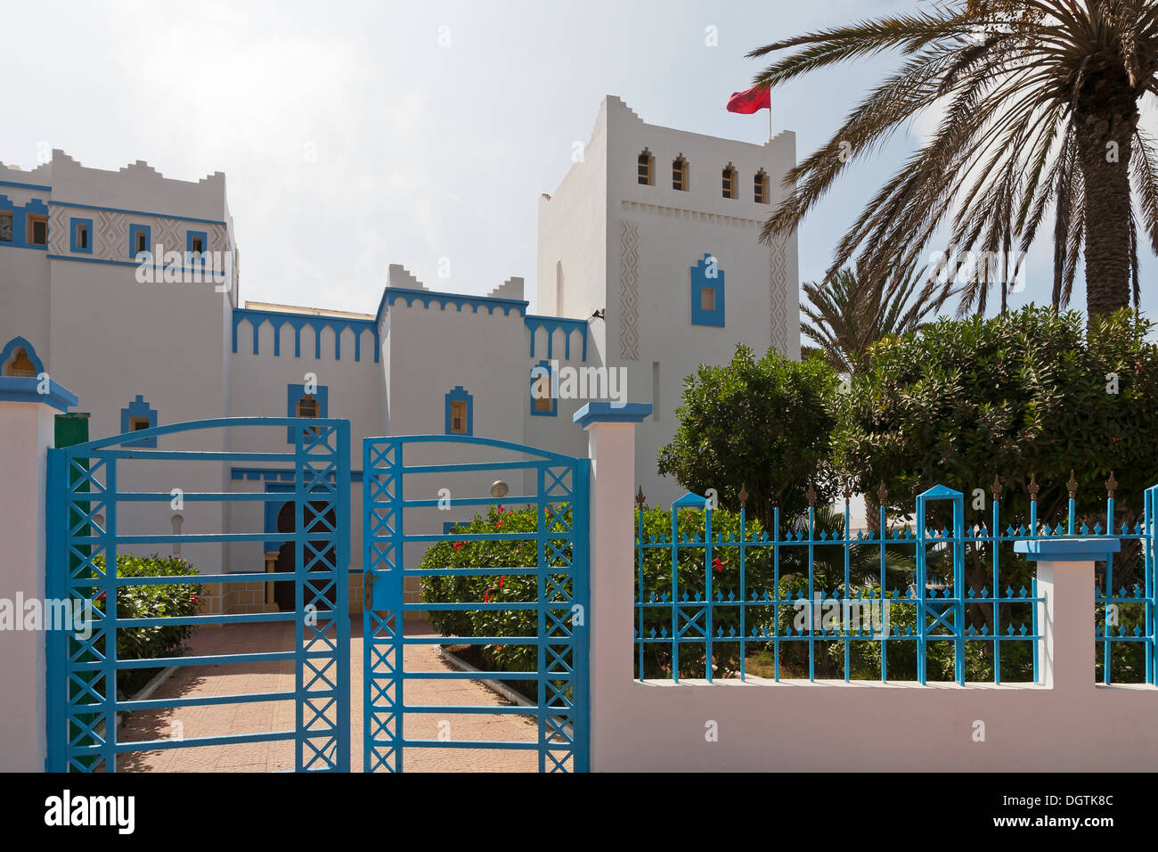 Sur la Plaza de Espana à la ville de Sidi Ifni, côte atlantique du Maroc Banque D'Images