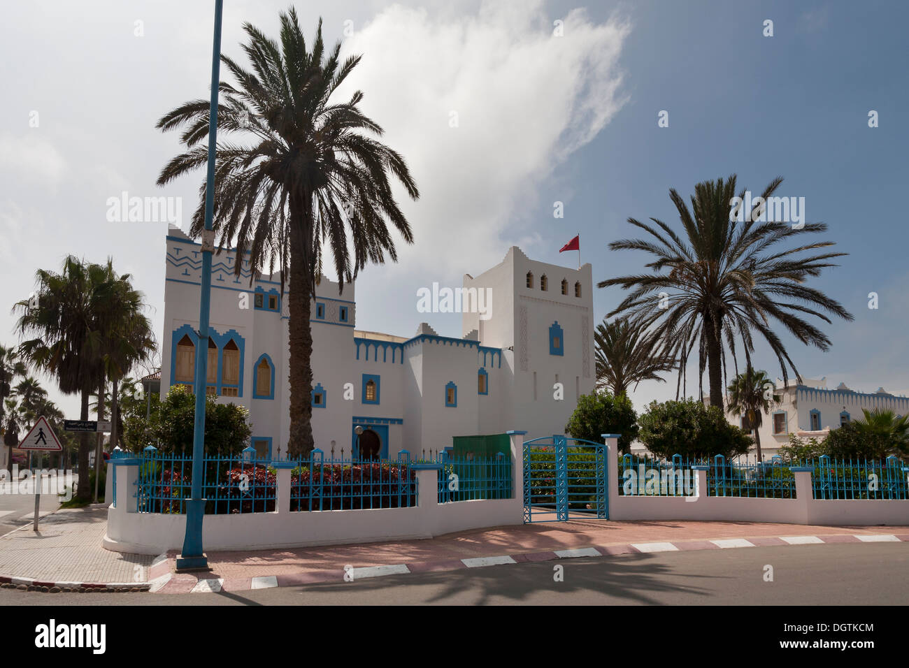 Sur la Plaza de Espana à la ville de Sidi Ifni, côte atlantique du Maroc Banque D'Images