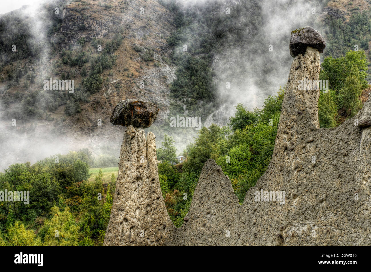 Les Pyramides d'Of Euseigne of Euseigne à dans le Val d'Herens en Suisse, l'image traitée en HDR Banque D'Images