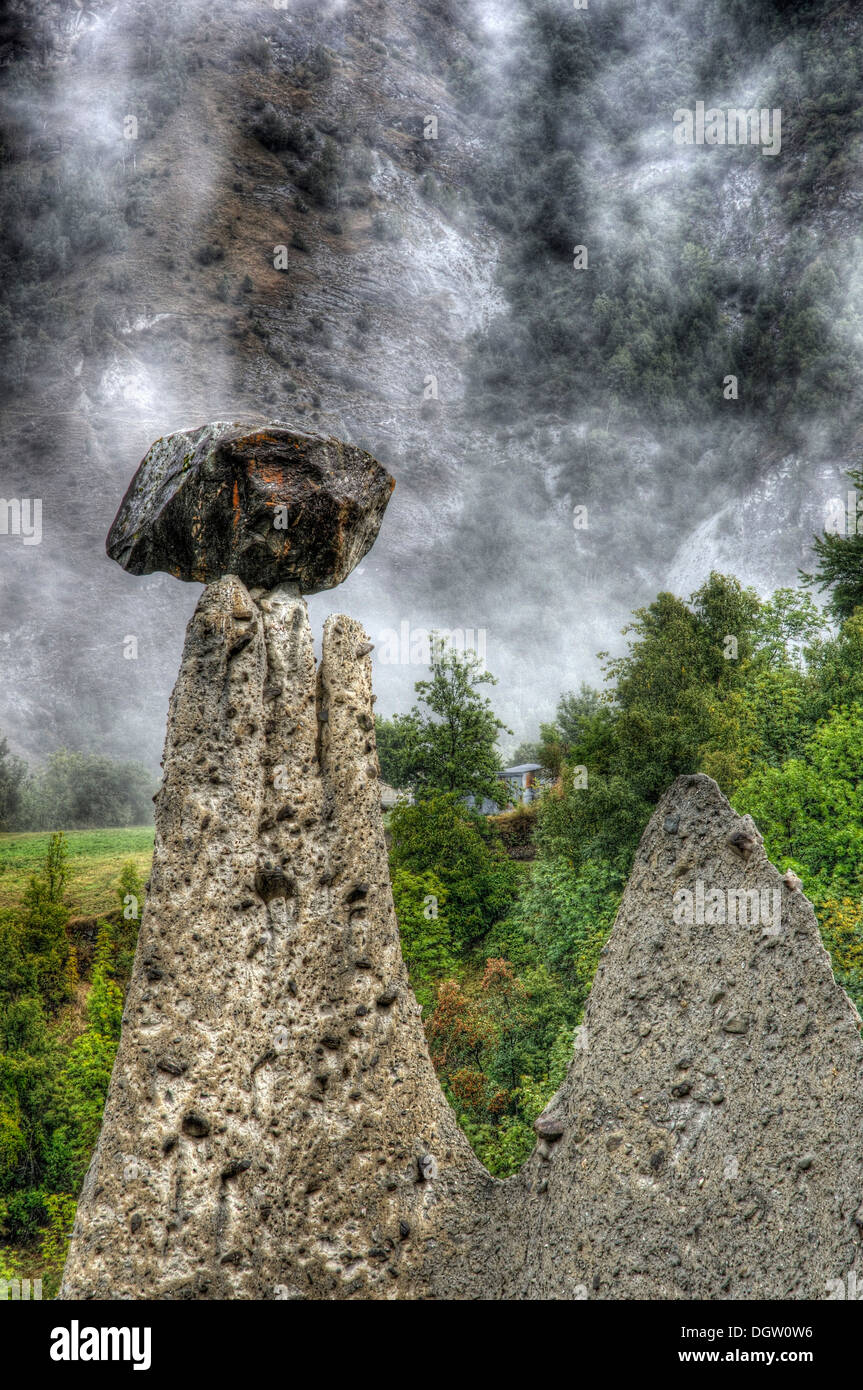 Les Pyramides d'Of Euseigne of Euseigne à dans le Val d'Herens en Suisse, l'image traitée en HDR Banque D'Images