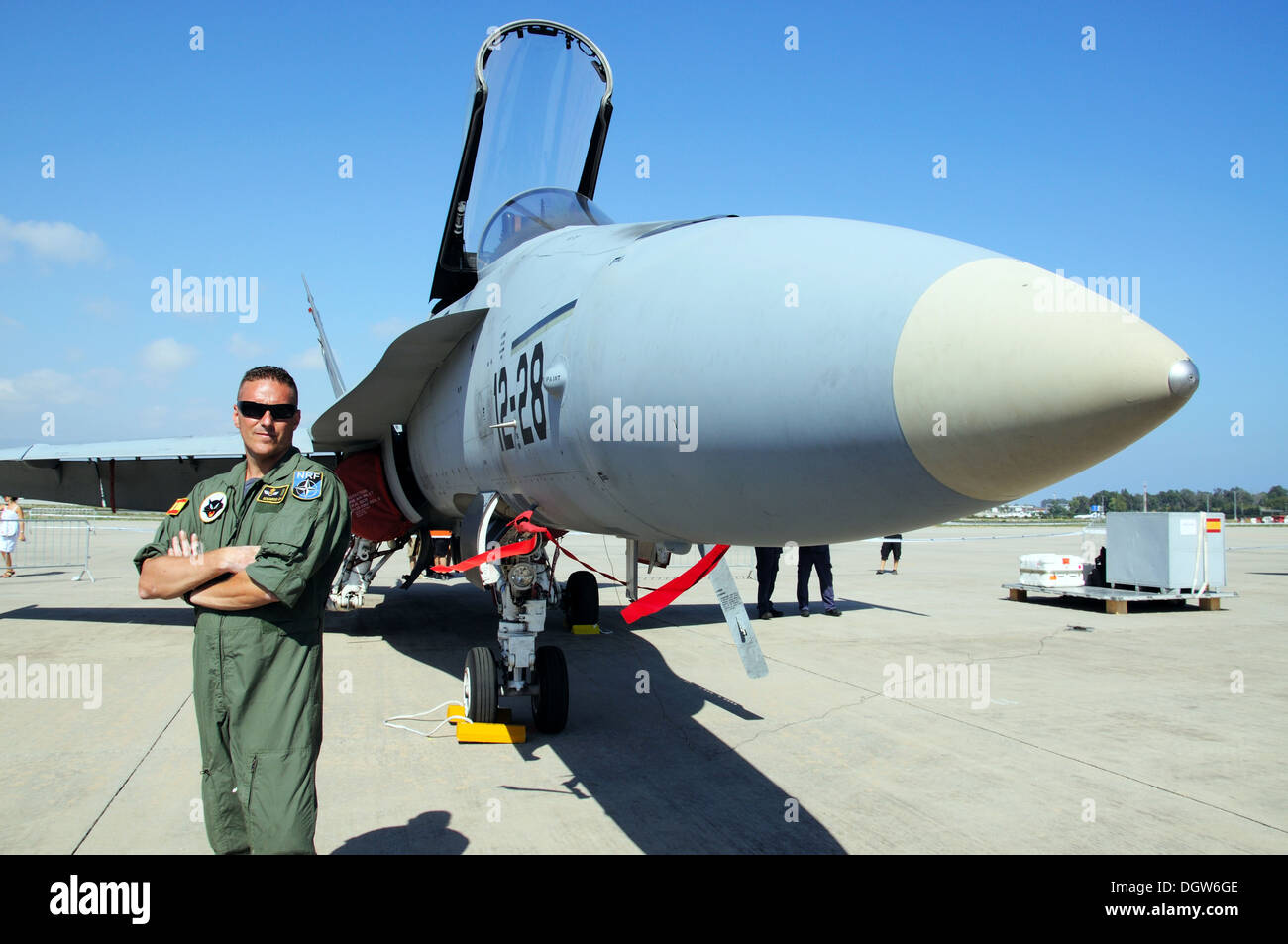 Mc-Donnell Douglas F-18 Hornet et pilote (Spanish Air Force) à la deuxième Malaga Air Show, l'Espagne, l'Europe de l'Ouest. Banque D'Images