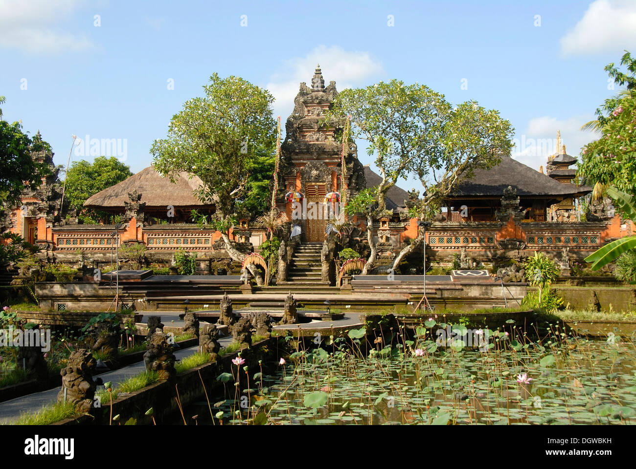 L'hindouisme de Bali, Puri Saren Agung Palace Temple, temple de l'eau à l'étang de lotus, Ubud, Bali, Indonésie, Asie du Sud, Asie Banque D'Images