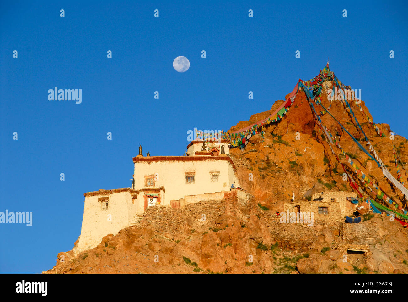 Le bouddhisme tibétain, monastère sur les pentes des montagnes, rochers, Chiu Gompa, pleine lune, Gang-Tise-Montagnes, Trans-Himalaya, Himalaya Banque D'Images