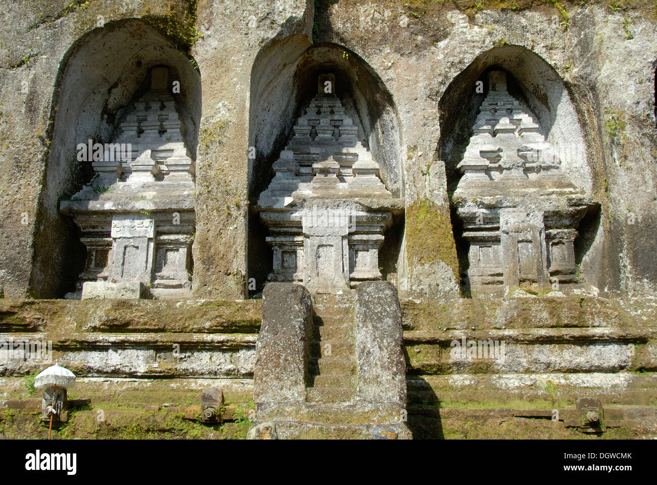 L'hindouisme de Bali, roches anciennes sanctuaire, trois monuments, Candi, sculptés en relief dans la roche, Temple Gunung Kawi, Tampasiring à Ubud Banque D'Images