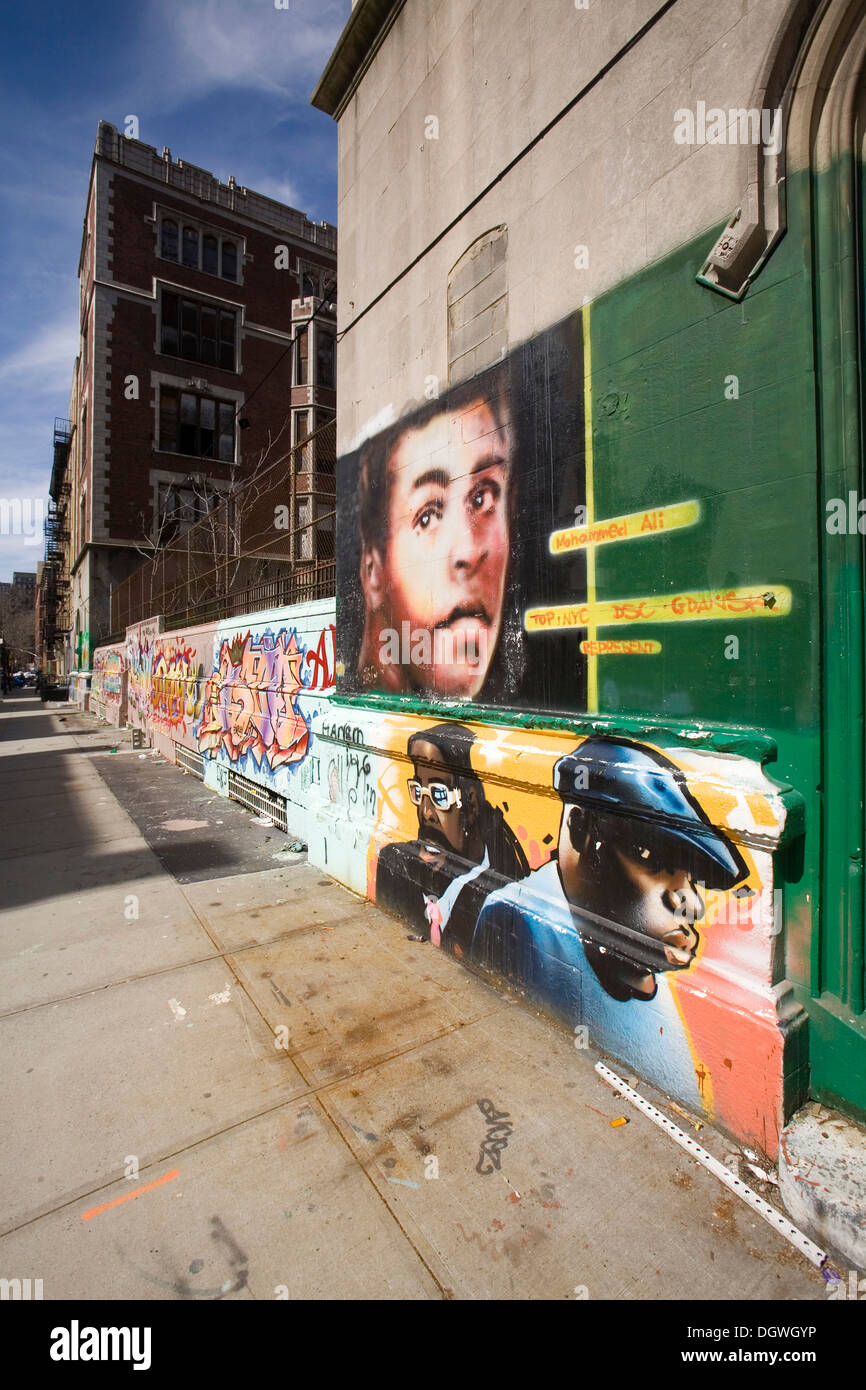 Les graffitis, portrait du boxeur Muhammad Ali dans Harlem, West 147e Street, New York City, New York, USA, Amérique du Nord Banque D'Images