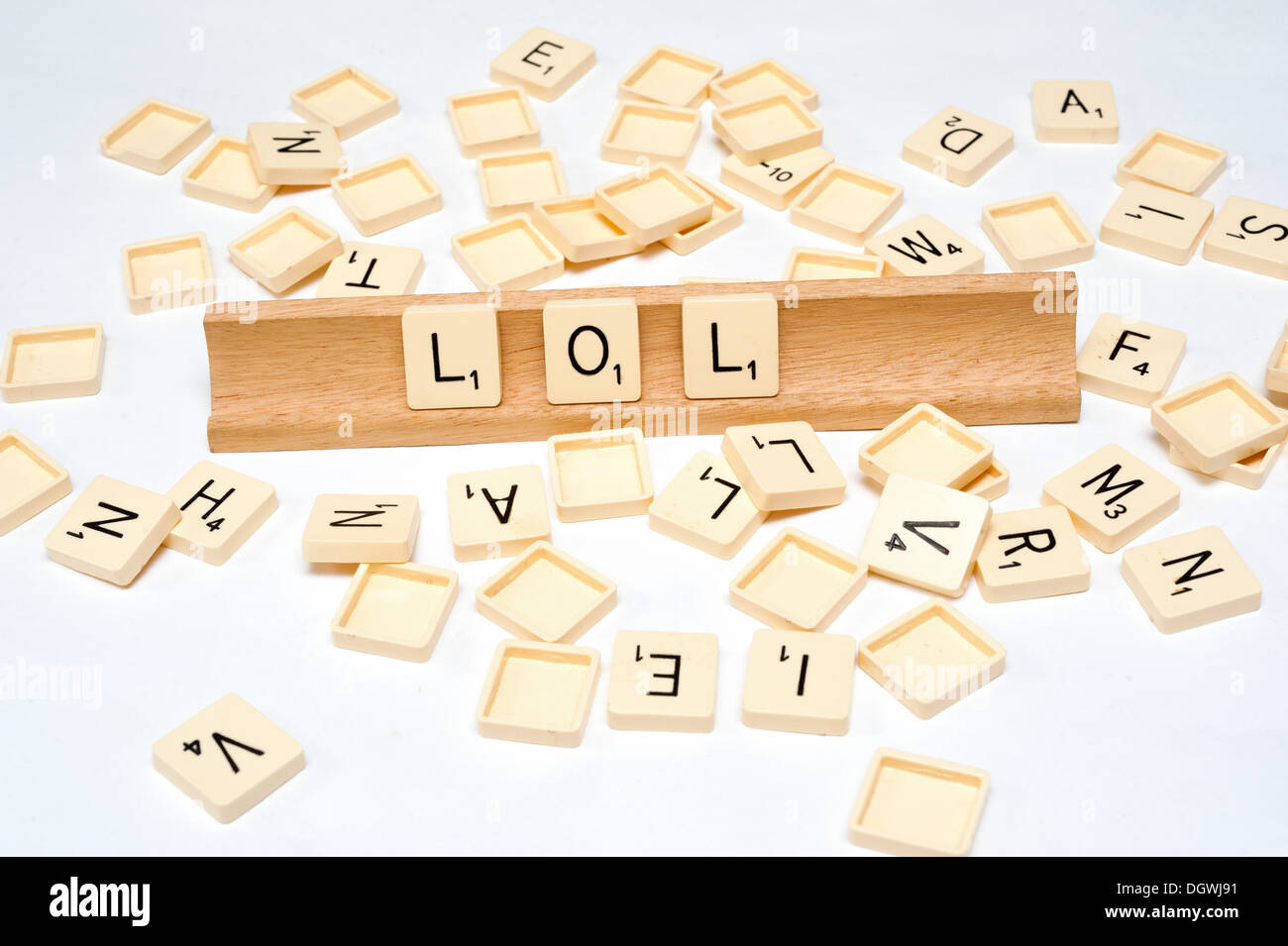 'LOL' écrit en carreaux de scrabble Banque D'Images