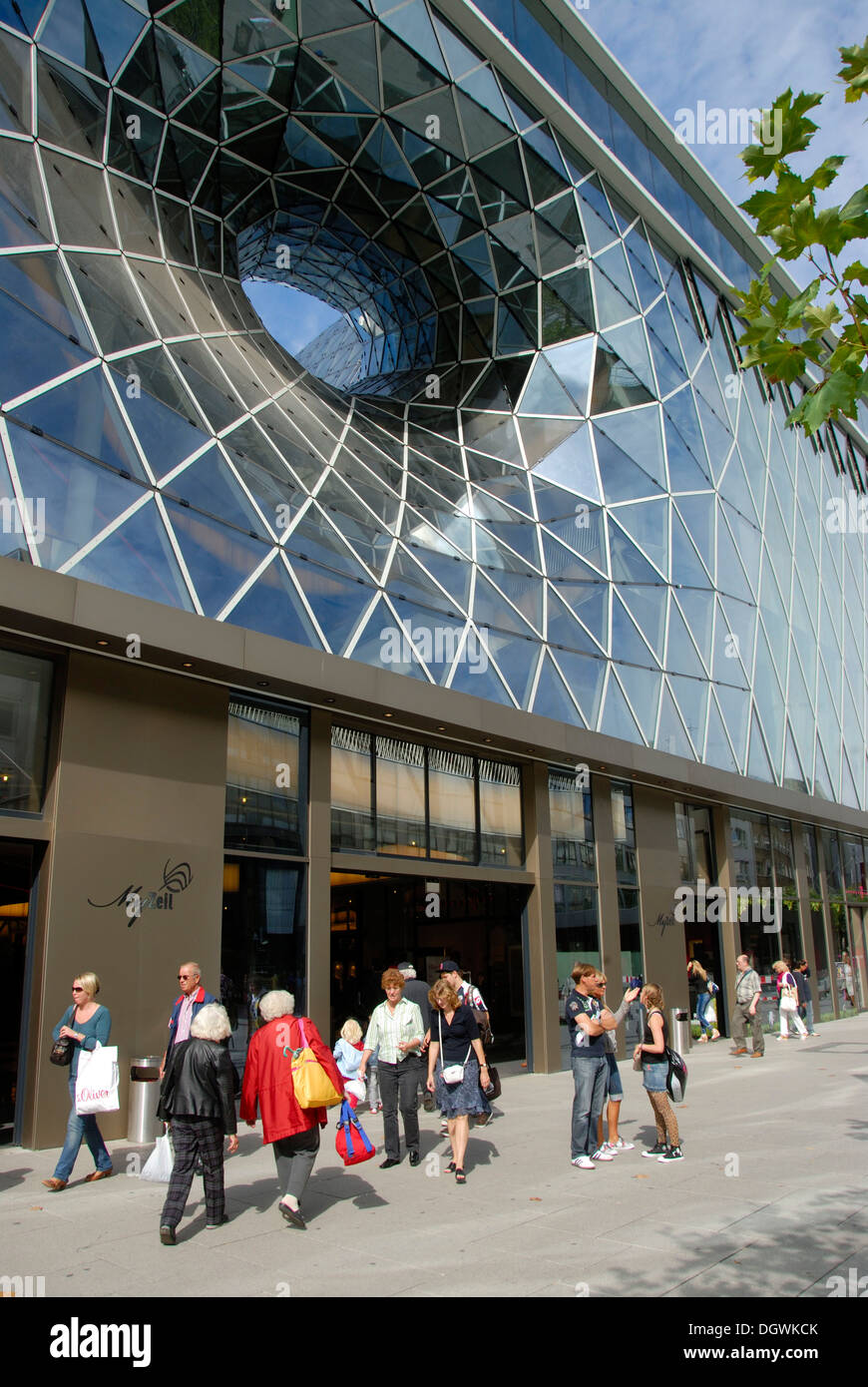MyZeil shopping centre, entrée, trou dans le verre, avant PalaisQuartier,  Zeil, centre-ville, Frankfurt am Main, Hesse Photo Stock - Alamy