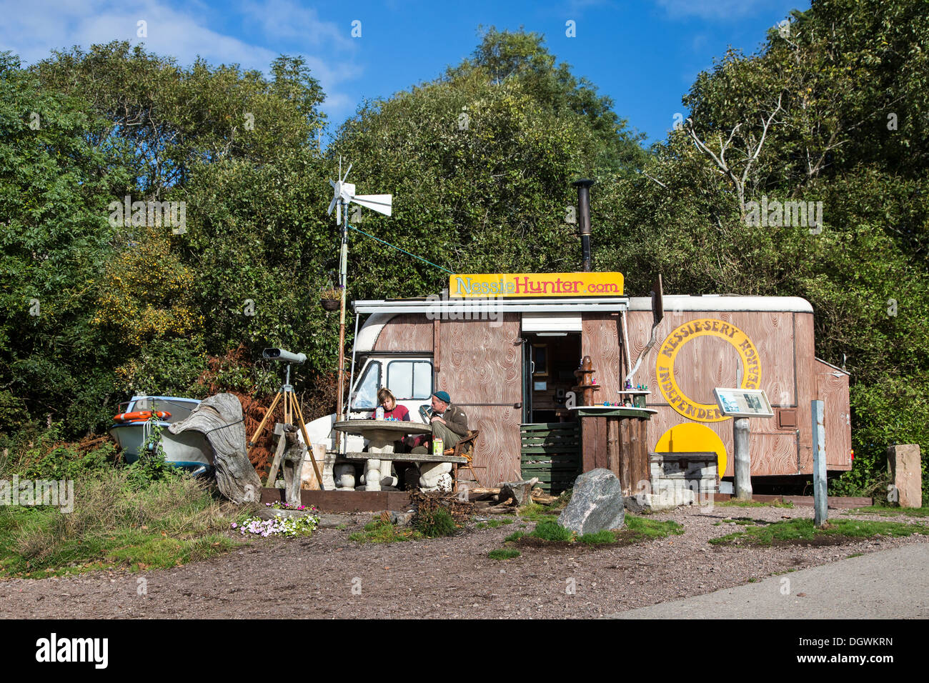 Caravan & Shop du Loch Ness Monster Hunter à Dores dans les highlands d'Ecosse Banque D'Images