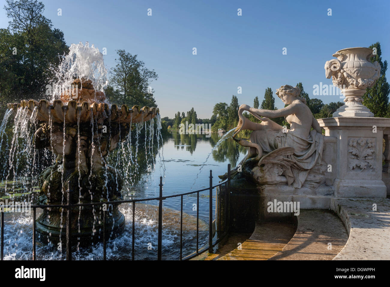 Les Jardins de Kensington, l'Italien parc avec des fontaines et des nymphes, Londres, Angleterre, Royaume-Uni, Europe Banque D'Images
