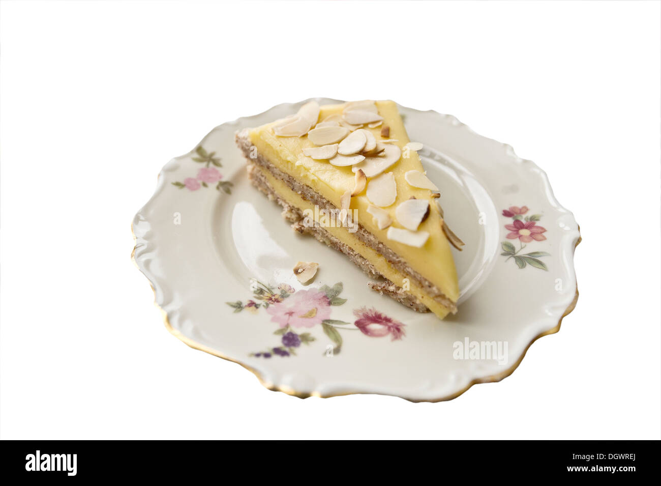 Libre d'une tranche d'un gâteau aux amandes sur une plaque Banque D'Images