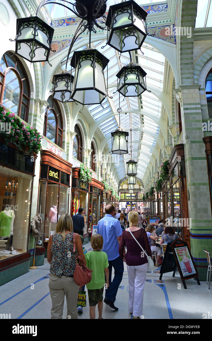 Intérieur de la Royal Arcade, Norwich, Norfolk, England, United Kingdom Banque D'Images