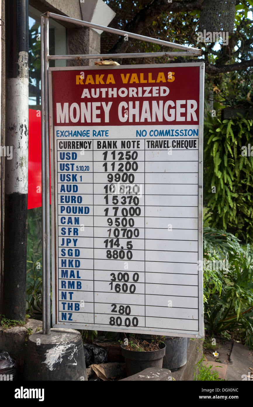 L'argent change currency conversion Asie Indonésie Bali Ubud prix usd euro autorisé Taux d'établissement des prix des besoins de l'entreprise touristique attraction Banque D'Images