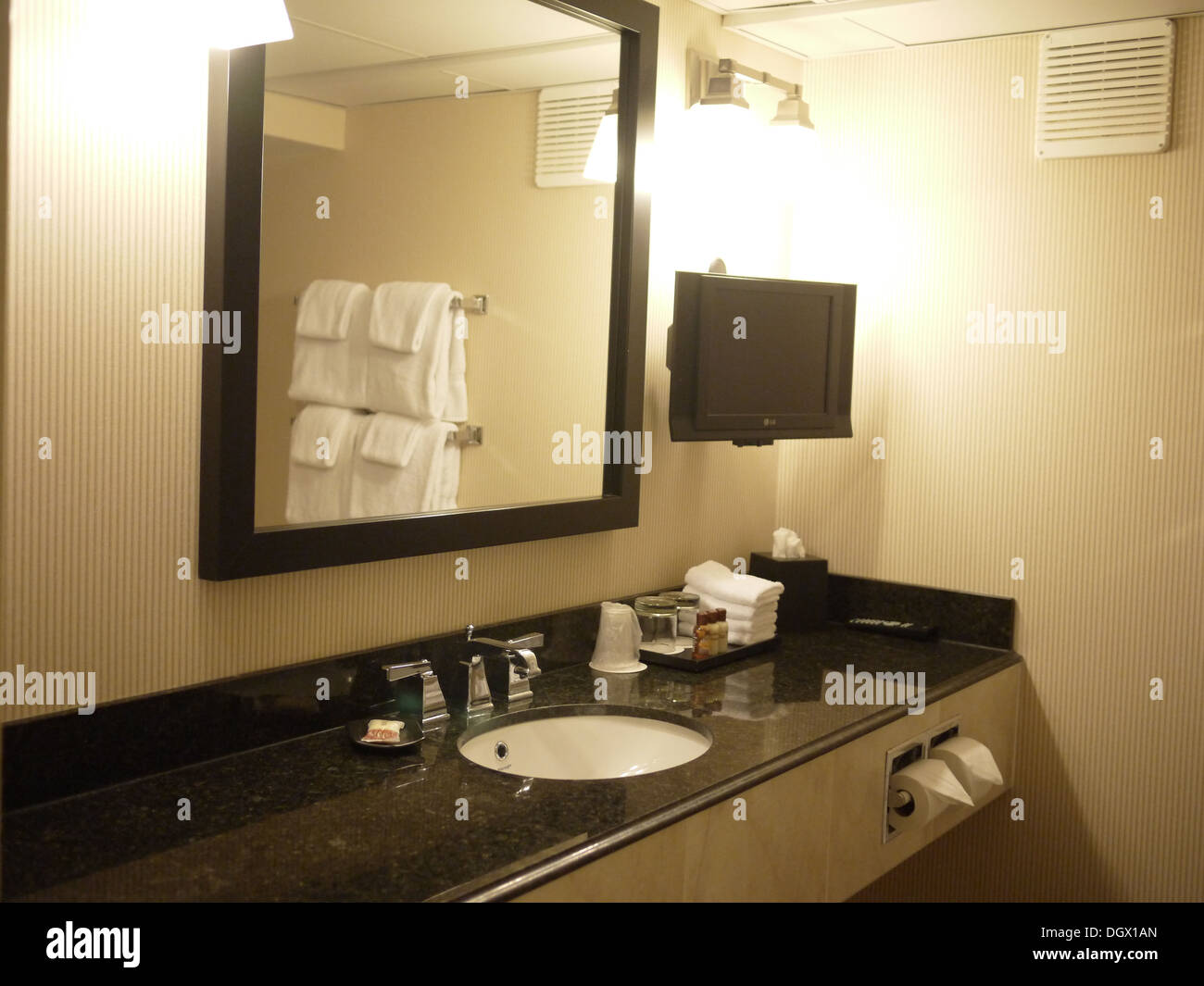 Salle de bains de l'hôtel façade miroir Banque D'Images