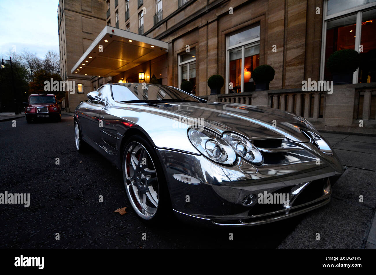 Voiture de sport Mercedes argent garé à Londres Banque D'Images